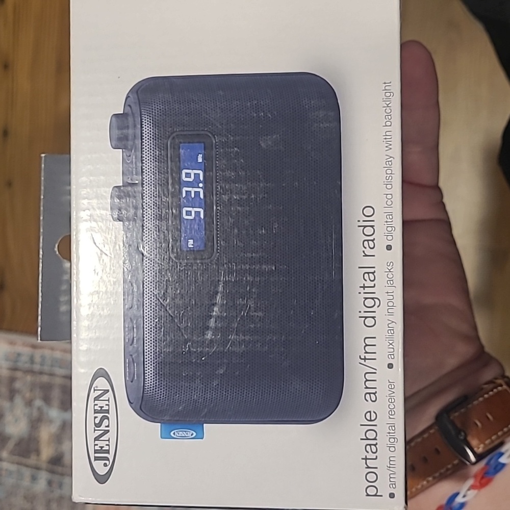 AM/FM Portable Digital RadioJensen Portable AM/FM Digital Radio